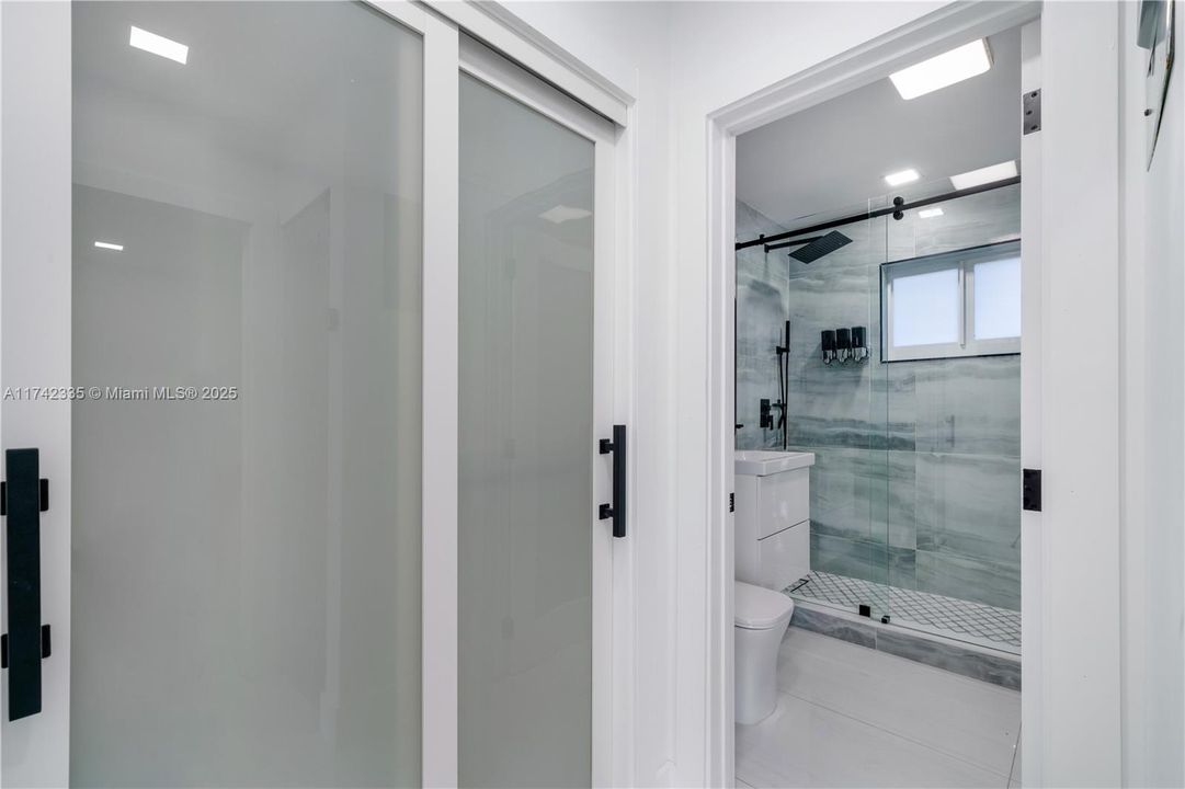 For Sale: $260,000 (1 beds, 1 baths, 620 Square Feet)