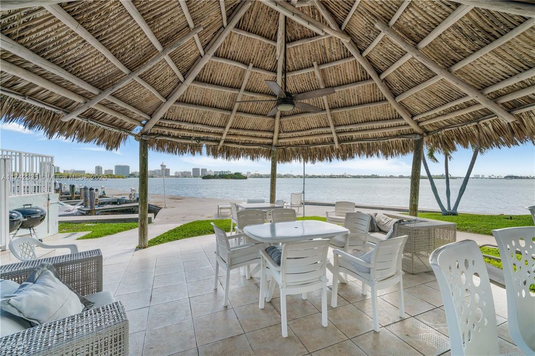 For Sale: $260,000 (1 beds, 1 baths, 620 Square Feet)