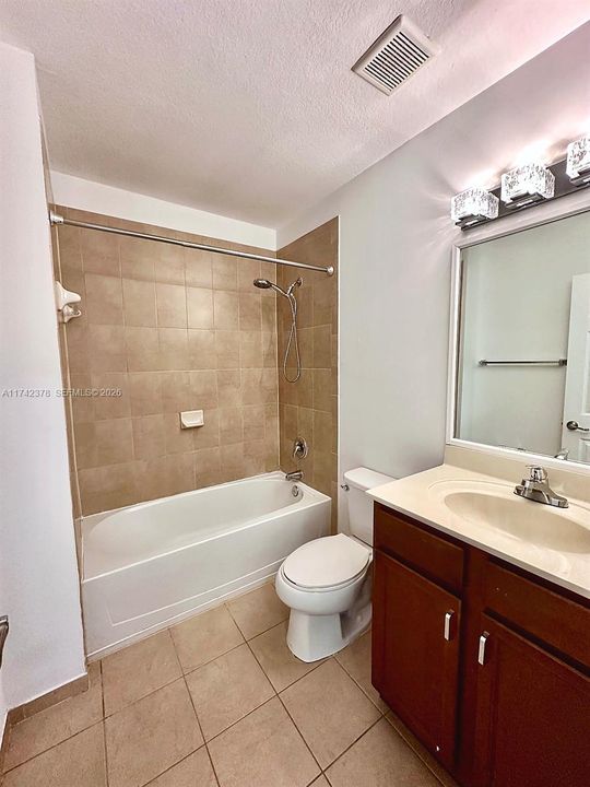 En Venta: $310,000 (3 camas, 2 baños, 1264 Pies cuadrados)