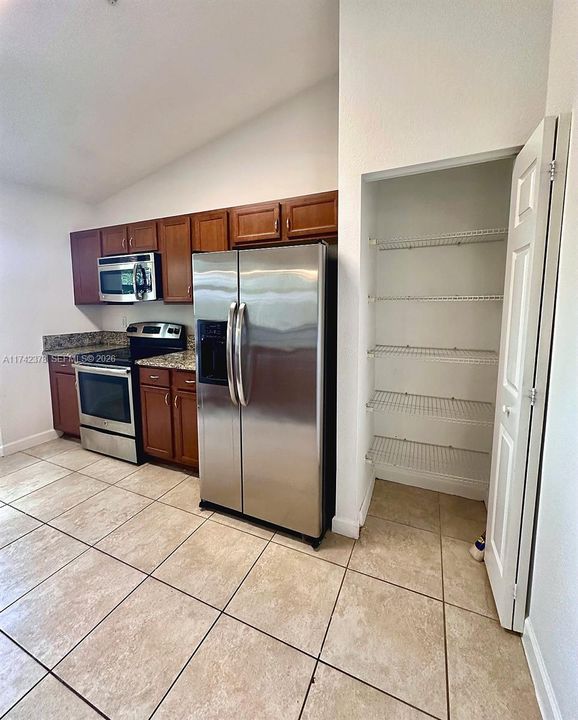En Venta: $310,000 (3 camas, 2 baños, 1264 Pies cuadrados)
