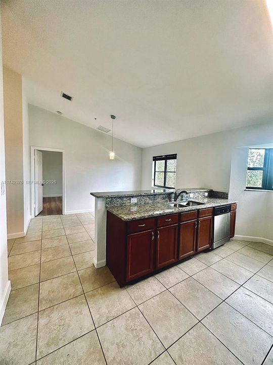 En Venta: $310,000 (3 camas, 2 baños, 1264 Pies cuadrados)