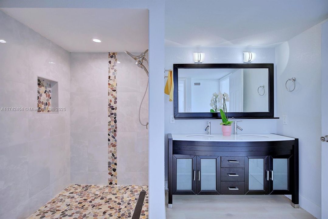 最近售出: $675,000 (3 贝兹, 3 浴室, 3056 平方英尺)