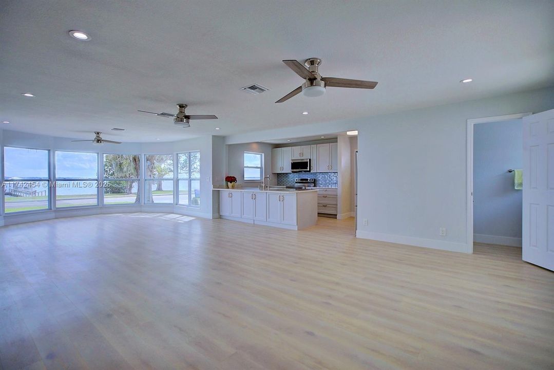 最近售出: $675,000 (3 贝兹, 3 浴室, 3056 平方英尺)