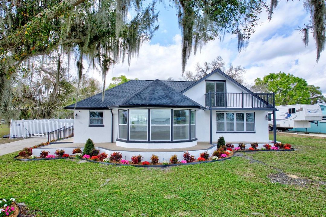 最近售出: $675,000 (3 贝兹, 3 浴室, 3056 平方英尺)