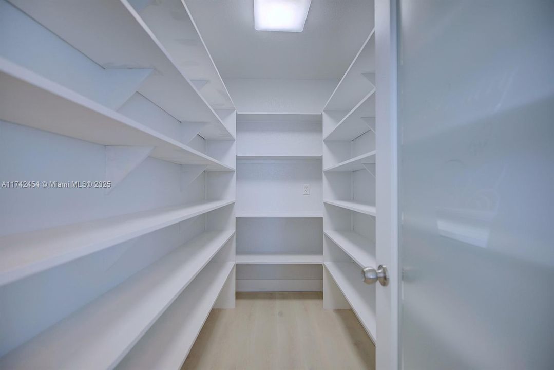 最近售出: $675,000 (3 贝兹, 3 浴室, 3056 平方英尺)