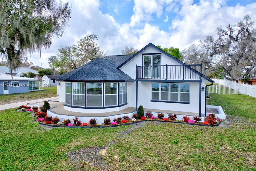 最近售出: $675,000 (3 贝兹, 3 浴室, 3056 平方英尺)