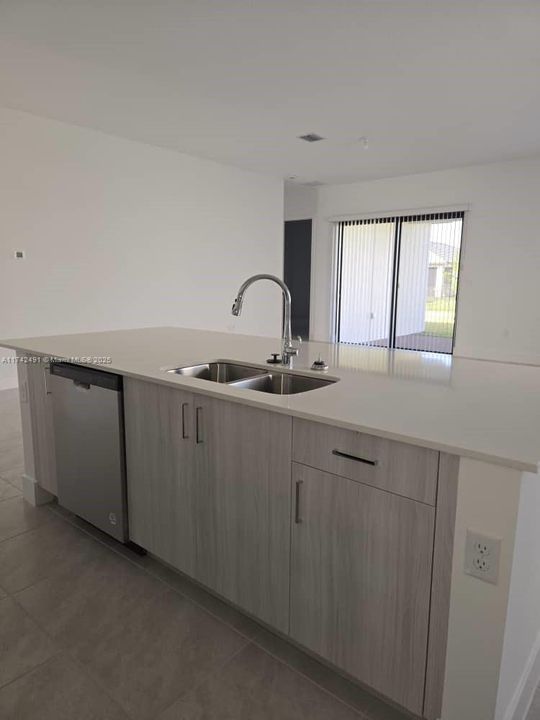 For Rent: $2,950 (3 beds, 2 baths, 0 Square Feet)