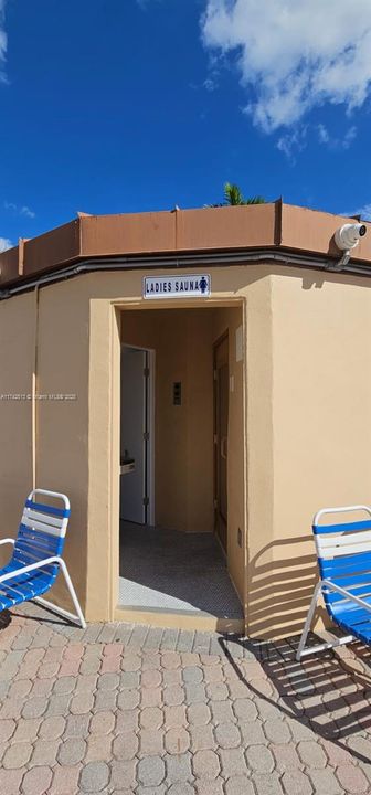 For Sale: $97,000 (2 beds, 2 baths, 850 Square Feet)