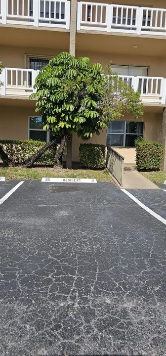 For Sale: $97,000 (2 beds, 2 baths, 850 Square Feet)