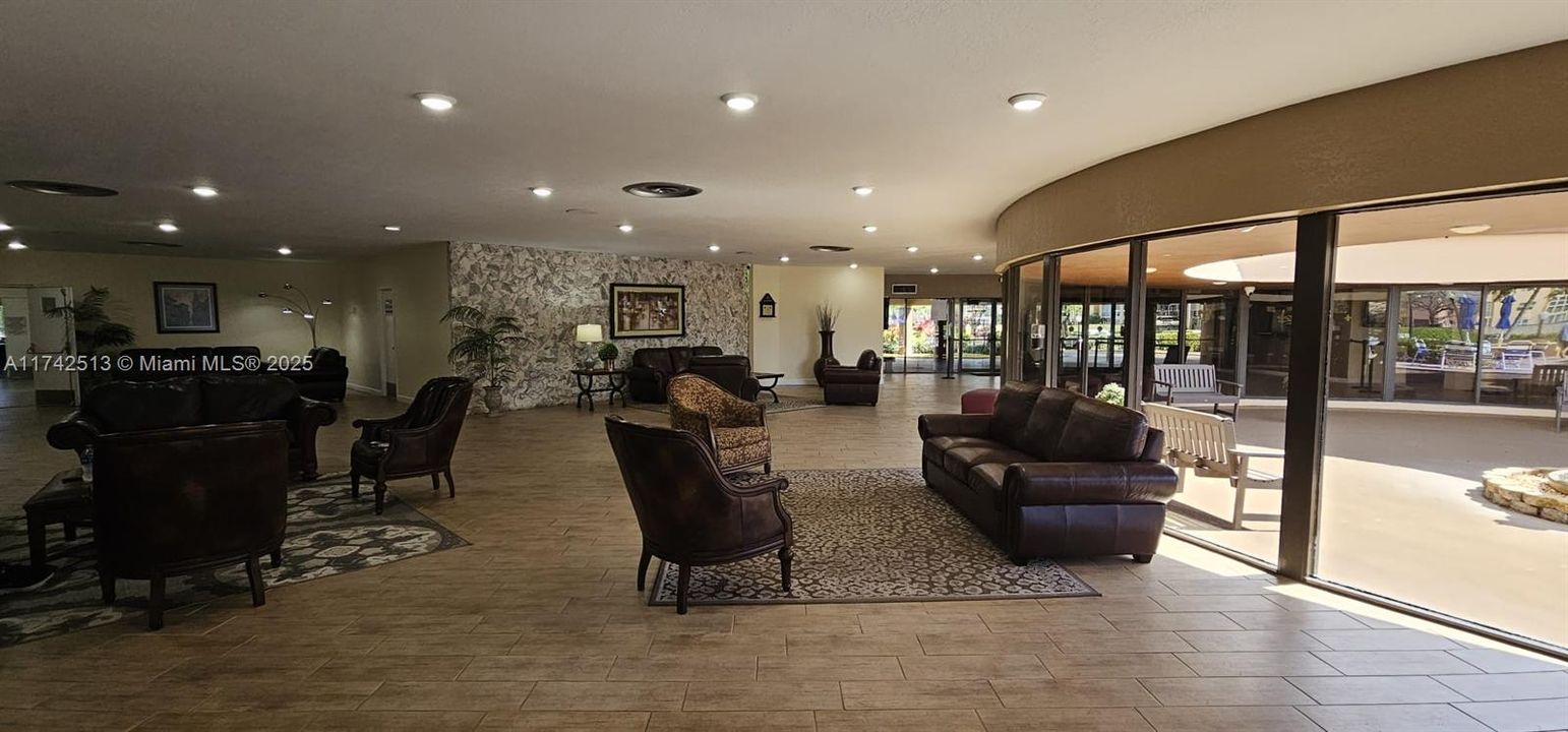 For Sale: $97,000 (2 beds, 2 baths, 850 Square Feet)