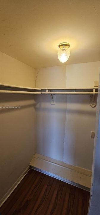 For Sale: $97,000 (2 beds, 2 baths, 850 Square Feet)