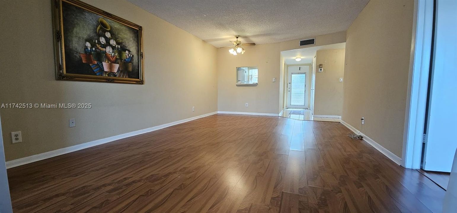 For Sale: $97,000 (2 beds, 2 baths, 850 Square Feet)