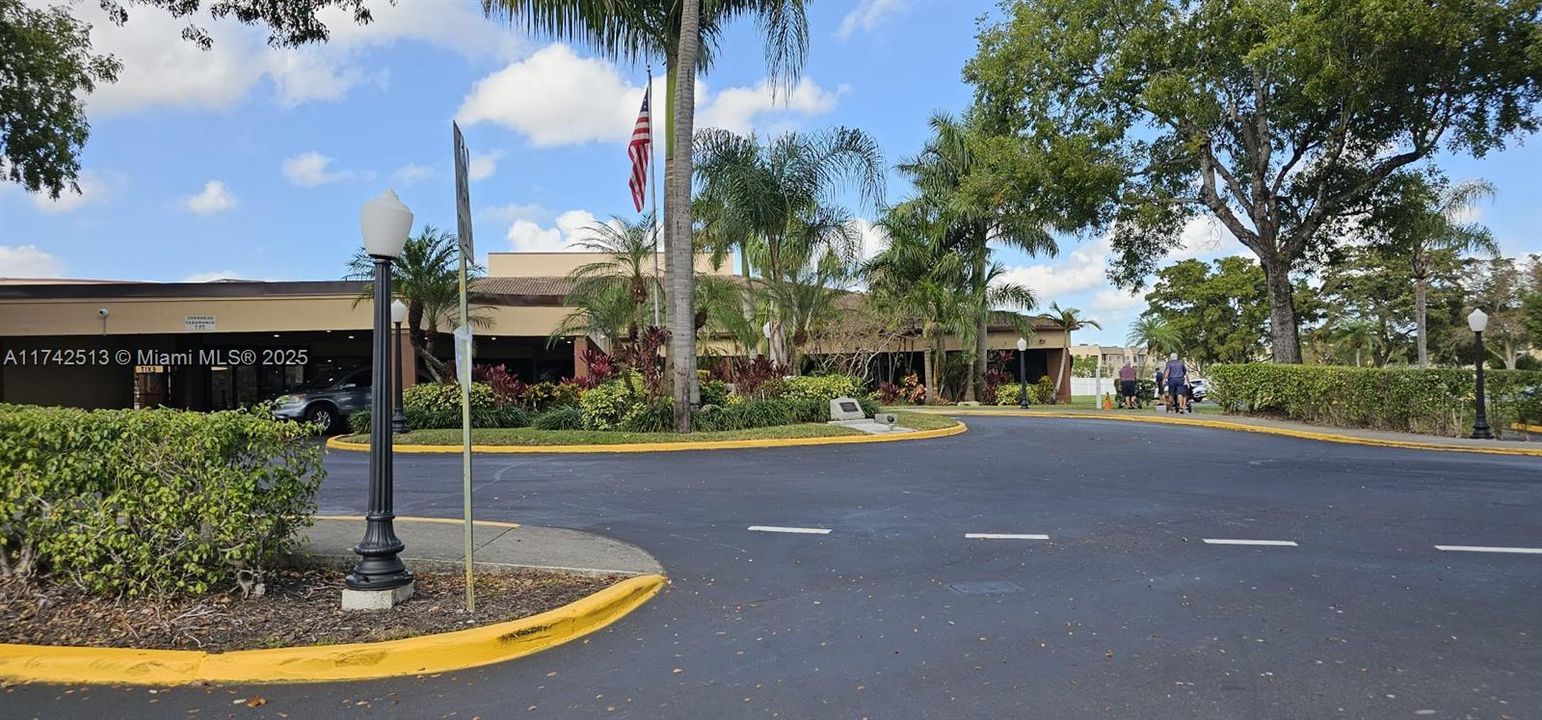For Sale: $97,000 (2 beds, 2 baths, 850 Square Feet)