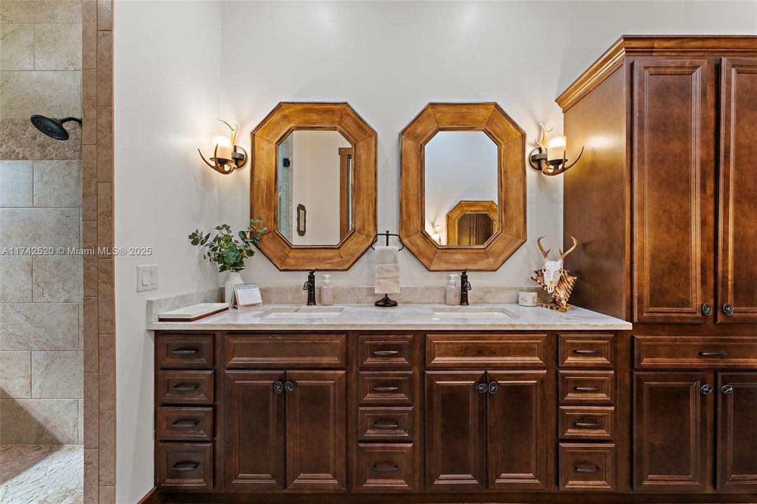 Recently Sold: $2,100,000 (4 beds, 3 baths, 2995 Square Feet)