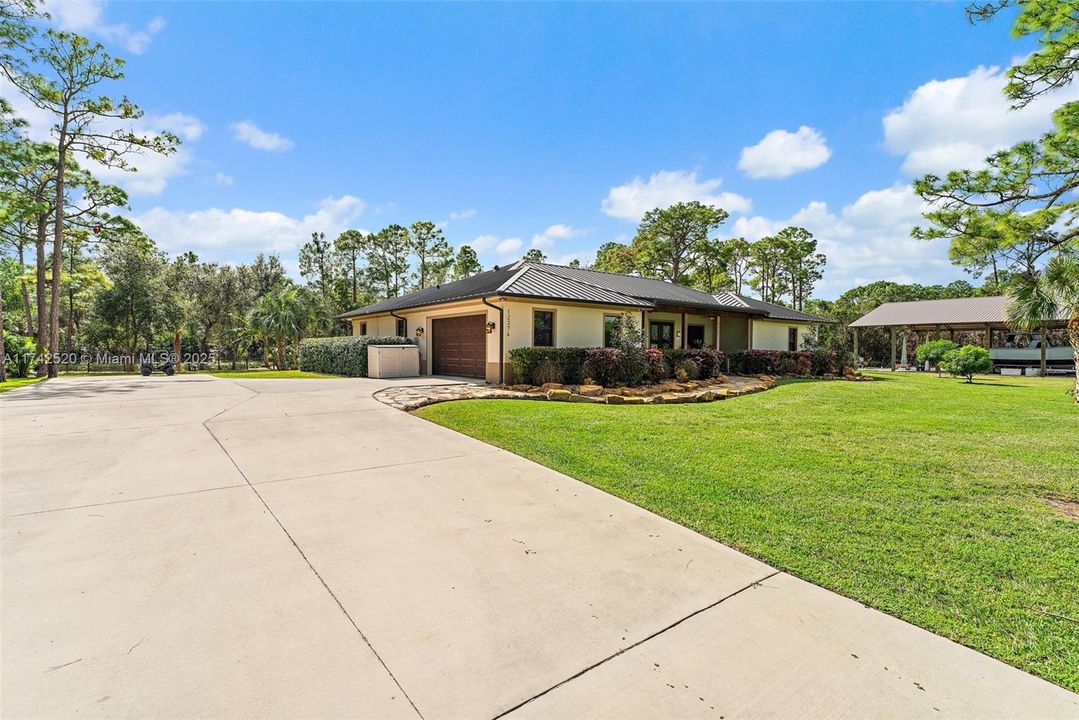 Recently Sold: $2,100,000 (4 beds, 3 baths, 2995 Square Feet)