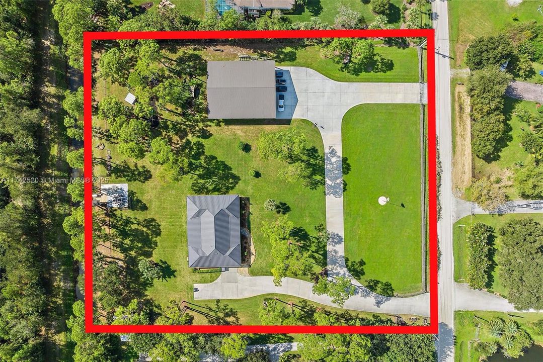 Recently Sold: $2,100,000 (4 beds, 3 baths, 2995 Square Feet)