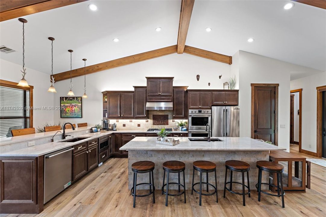 Recently Sold: $2,100,000 (4 beds, 3 baths, 2995 Square Feet)