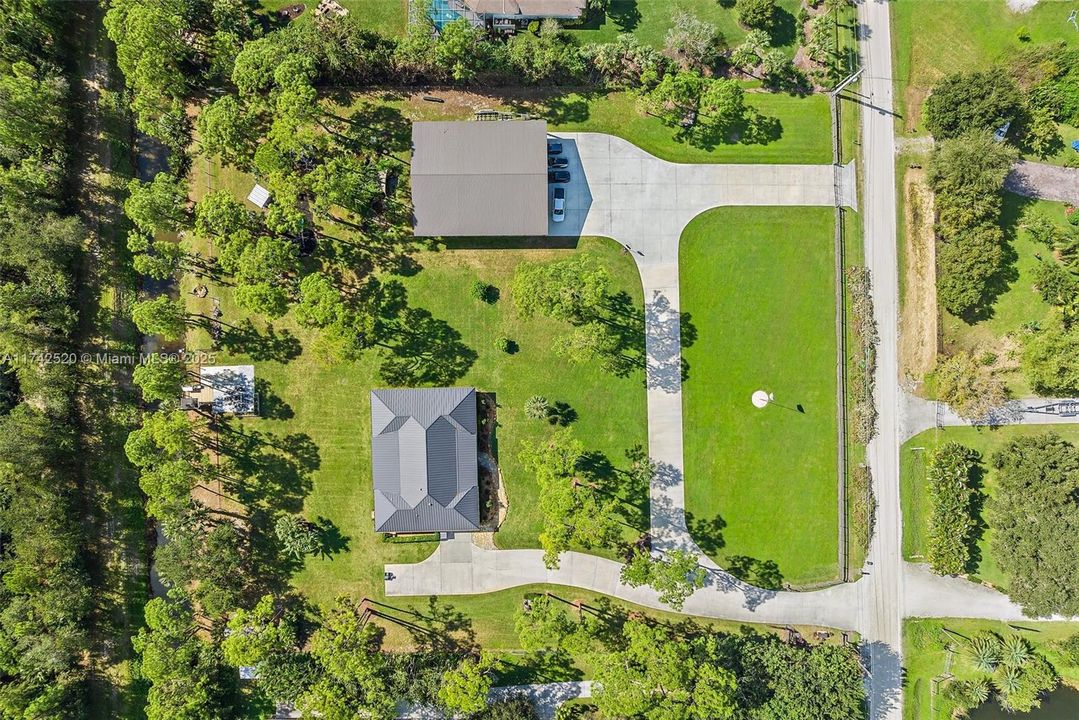 Recently Sold: $2,100,000 (4 beds, 3 baths, 2995 Square Feet)