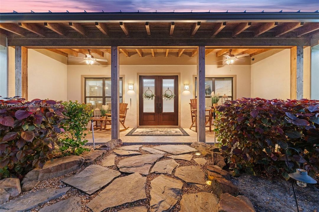 Recently Sold: $2,100,000 (4 beds, 3 baths, 2995 Square Feet)