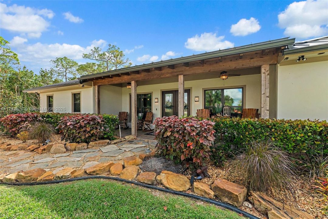 Recently Sold: $2,100,000 (4 beds, 3 baths, 2995 Square Feet)