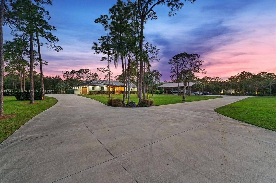 Recently Sold: $2,100,000 (4 beds, 3 baths, 2995 Square Feet)