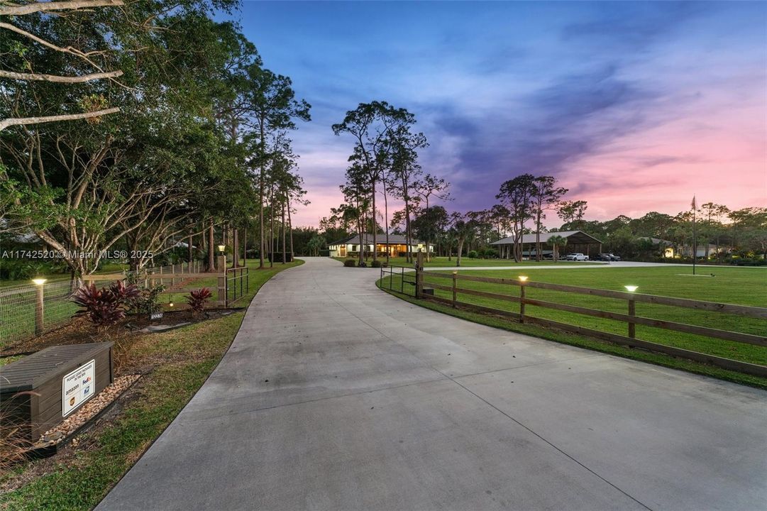 Recently Sold: $2,100,000 (4 beds, 3 baths, 2995 Square Feet)