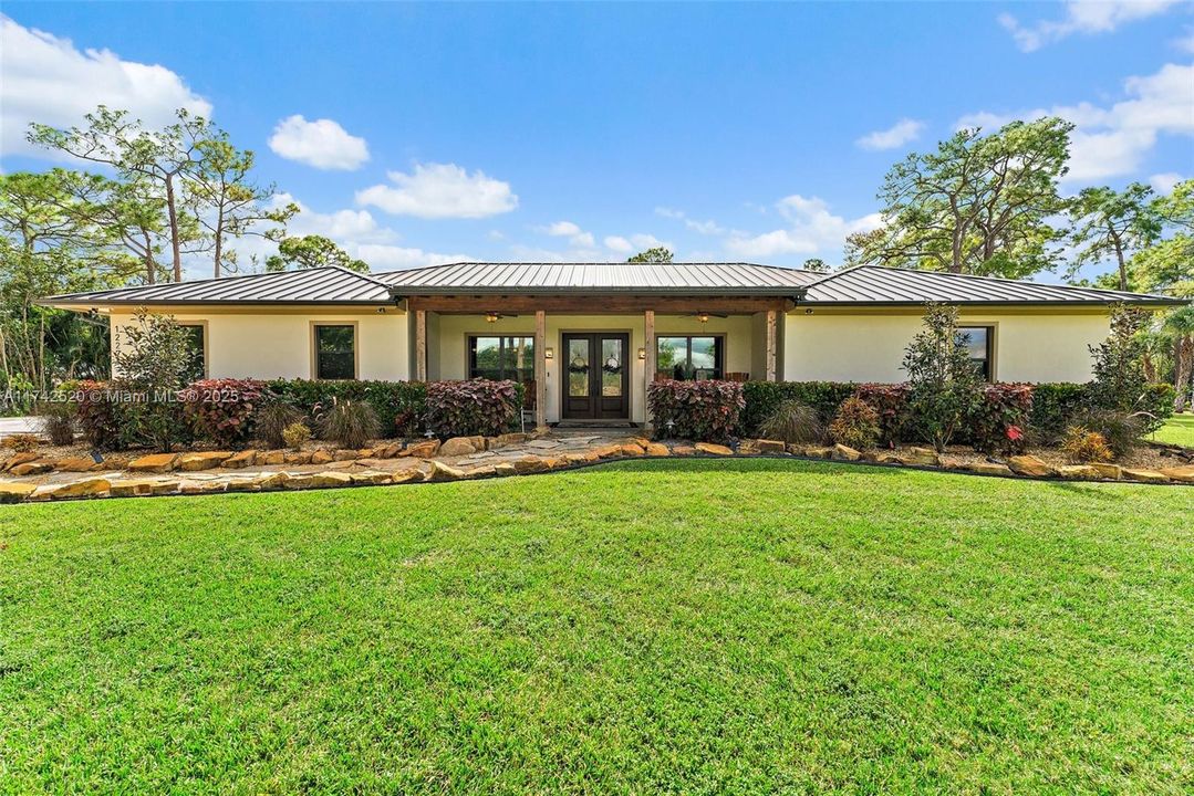 Recently Sold: $2,100,000 (4 beds, 3 baths, 2995 Square Feet)