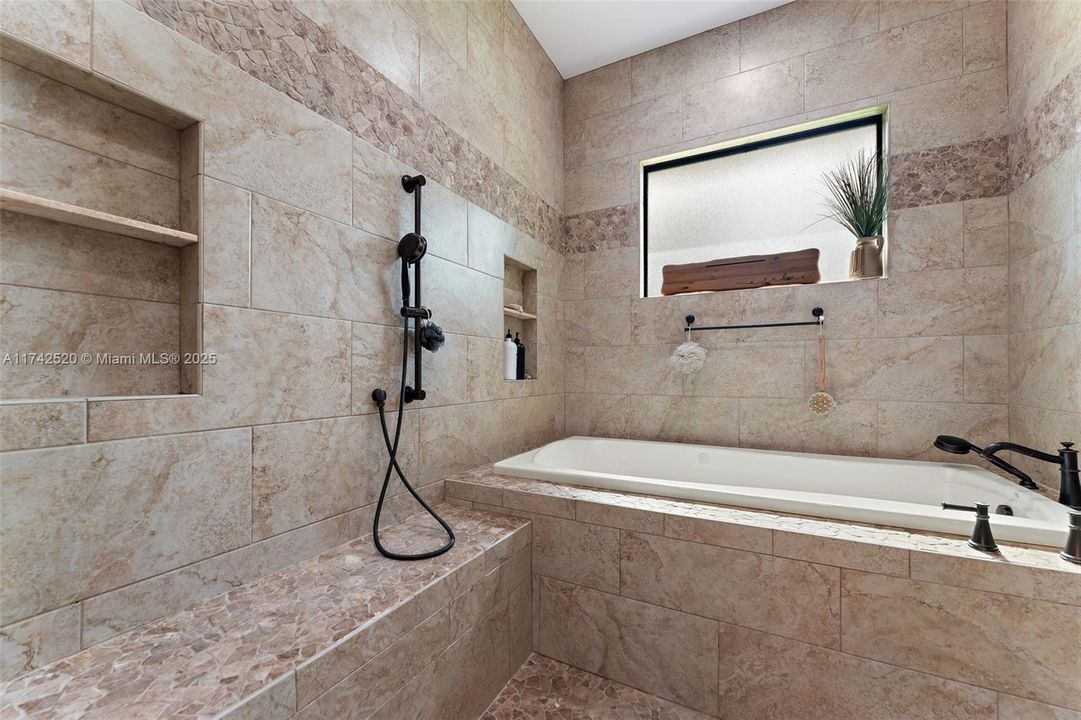 Recently Sold: $2,100,000 (4 beds, 3 baths, 2995 Square Feet)