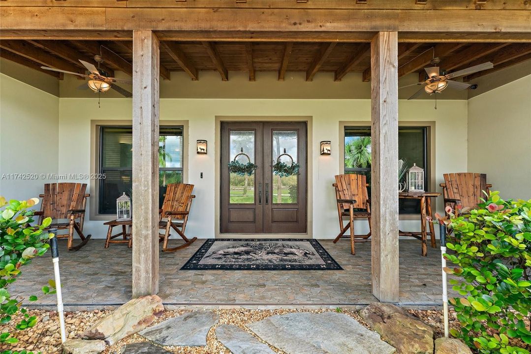 Recently Sold: $2,100,000 (4 beds, 3 baths, 2995 Square Feet)