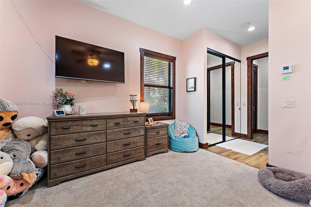 Recently Sold: $2,100,000 (4 beds, 3 baths, 2995 Square Feet)