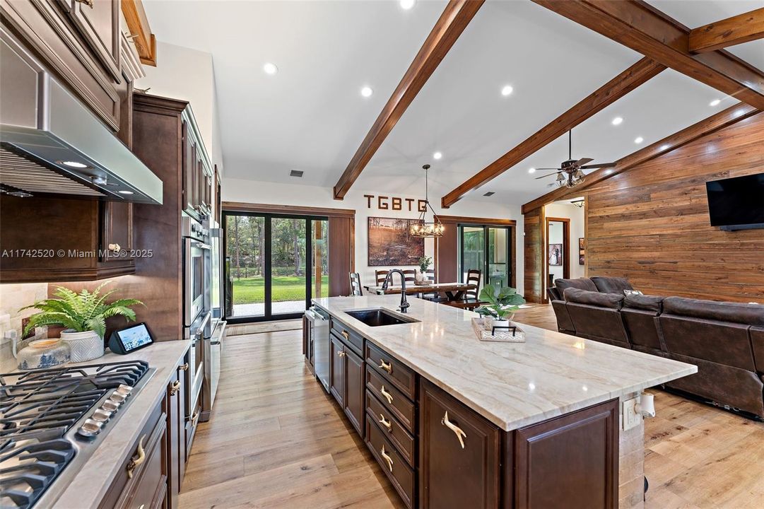 Recently Sold: $2,100,000 (4 beds, 3 baths, 2995 Square Feet)