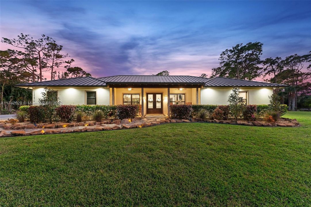 Recently Sold: $2,100,000 (4 beds, 3 baths, 2995 Square Feet)