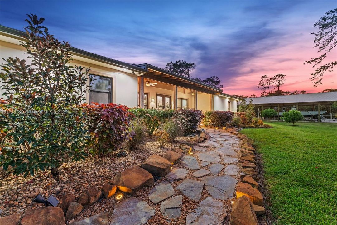 Recently Sold: $2,100,000 (4 beds, 3 baths, 2995 Square Feet)