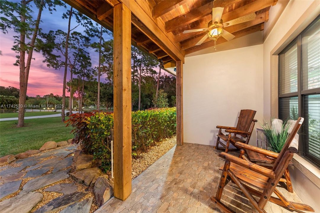 Recently Sold: $2,100,000 (4 beds, 3 baths, 2995 Square Feet)