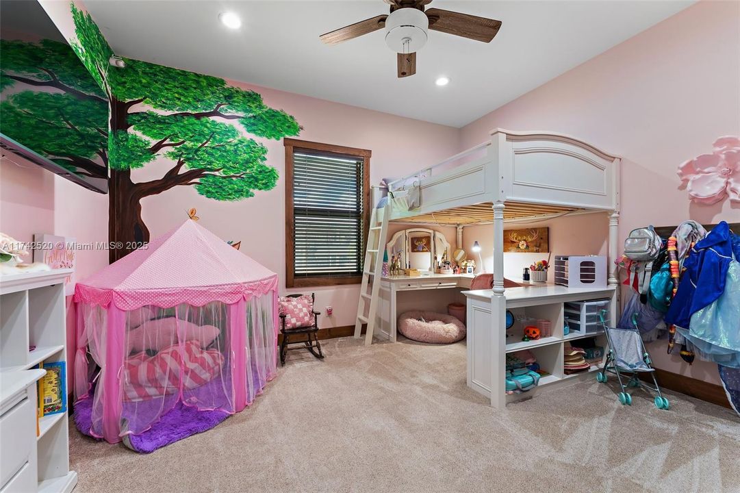 Recently Sold: $2,100,000 (4 beds, 3 baths, 2995 Square Feet)