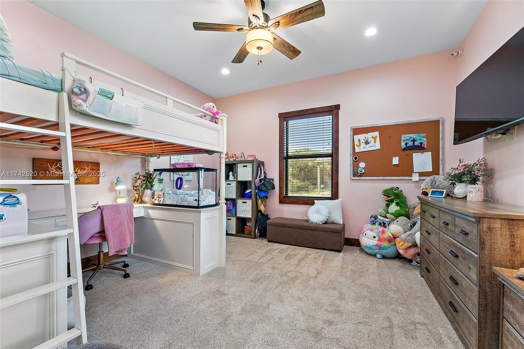 Recently Sold: $2,100,000 (4 beds, 3 baths, 2995 Square Feet)