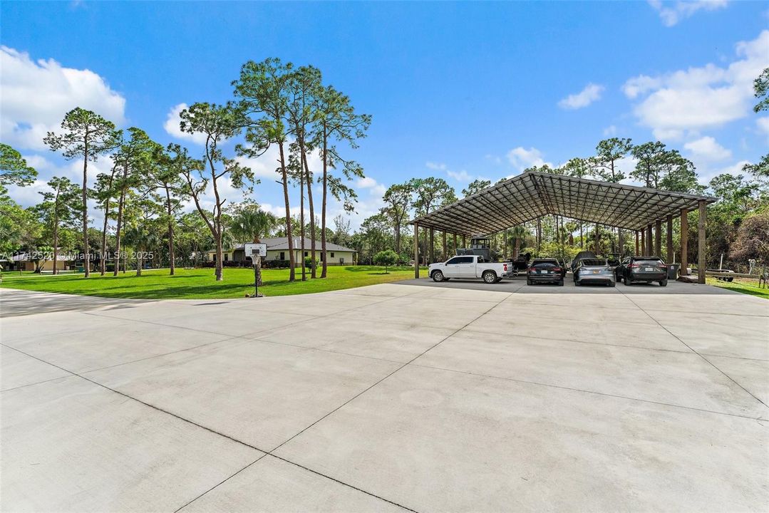 Recently Sold: $2,100,000 (4 beds, 3 baths, 2995 Square Feet)