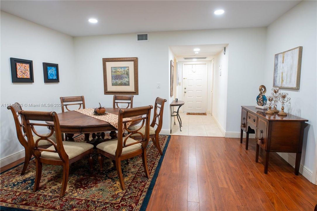 出租: $2,625 (3 贝兹, 3 浴室, 1620 平方英尺)