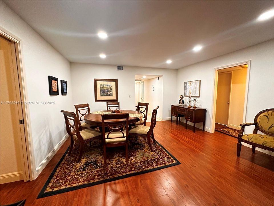 出租: $2,625 (3 贝兹, 3 浴室, 1620 平方英尺)