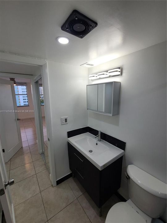 最近售出: $275,000 (1 贝兹, 1 浴室, 620 平方英尺)