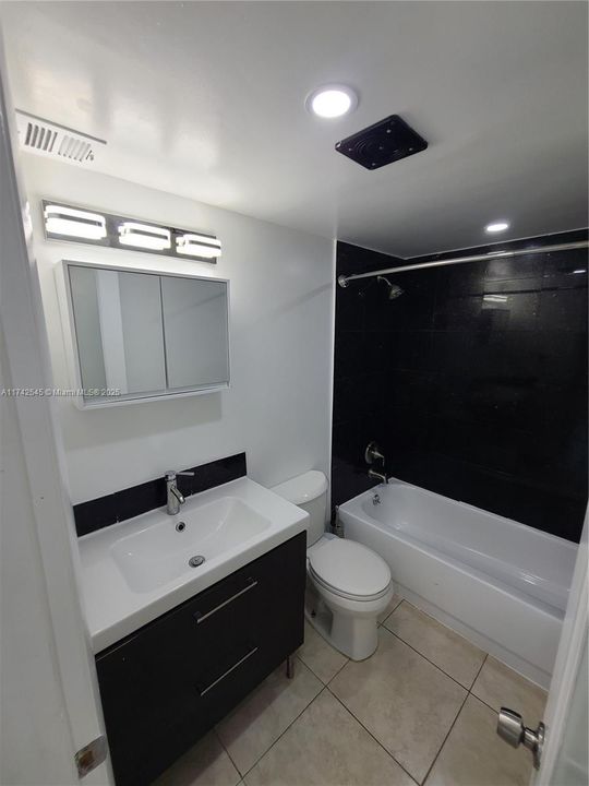 最近售出: $275,000 (1 贝兹, 1 浴室, 620 平方英尺)