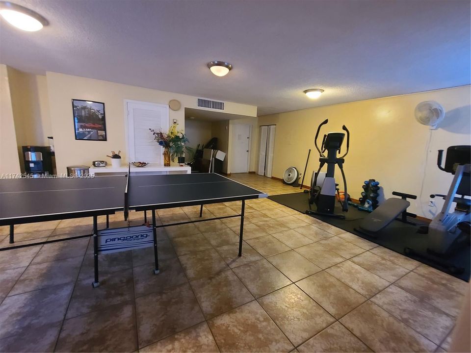 最近售出: $275,000 (1 贝兹, 1 浴室, 620 平方英尺)