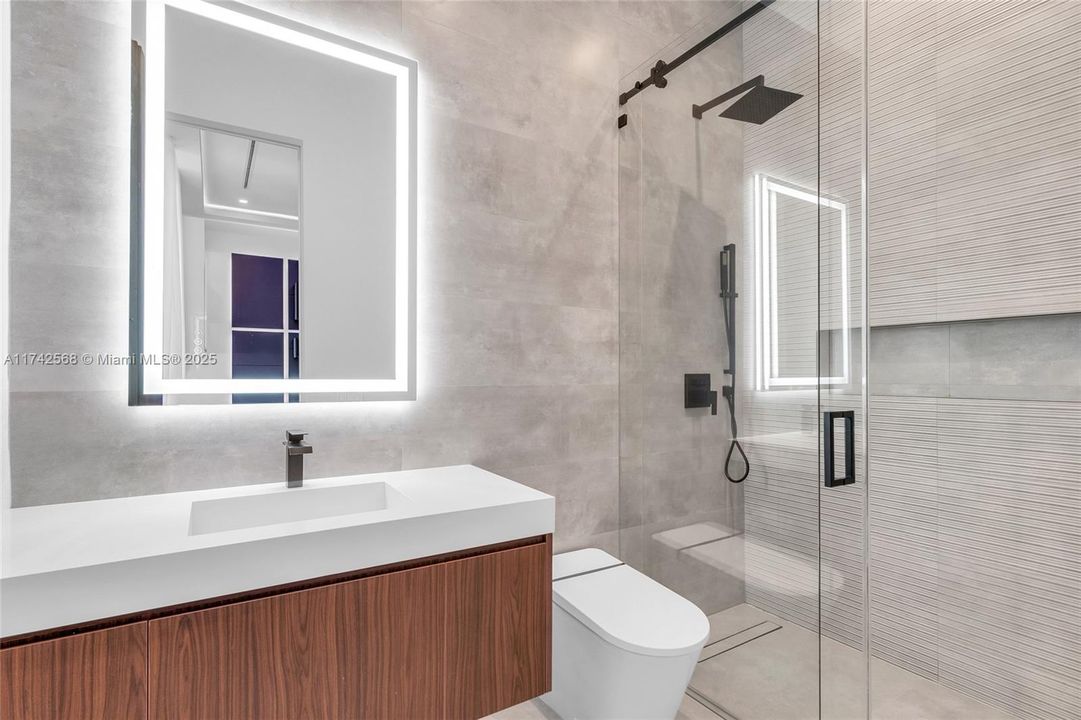 For Sale: $6,550,000 (5 beds, 5 baths, 5620 Square Feet)