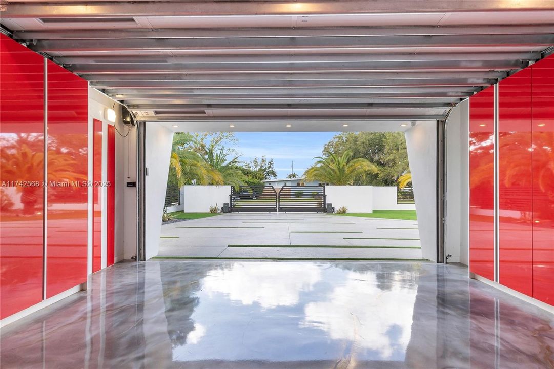 For Sale: $6,550,000 (5 beds, 5 baths, 5620 Square Feet)