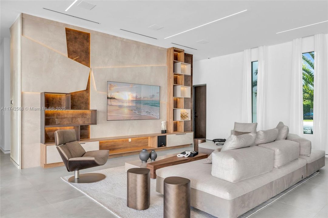 For Sale: $6,550,000 (5 beds, 5 baths, 5620 Square Feet)