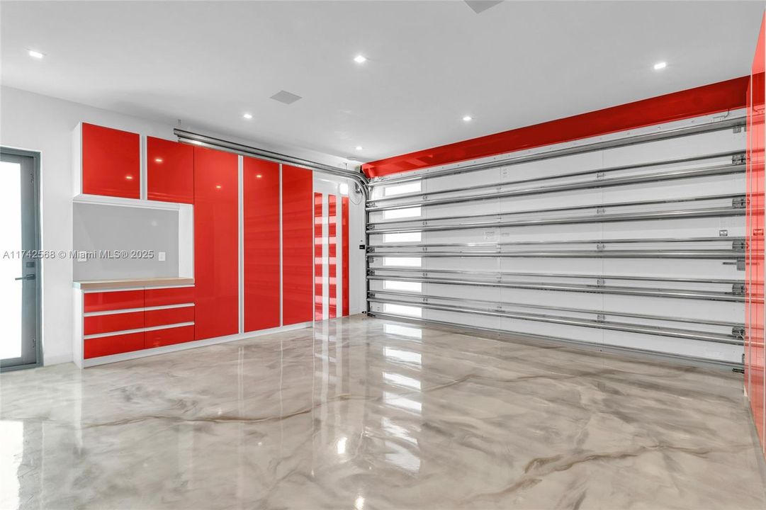 For Sale: $6,550,000 (5 beds, 5 baths, 5620 Square Feet)