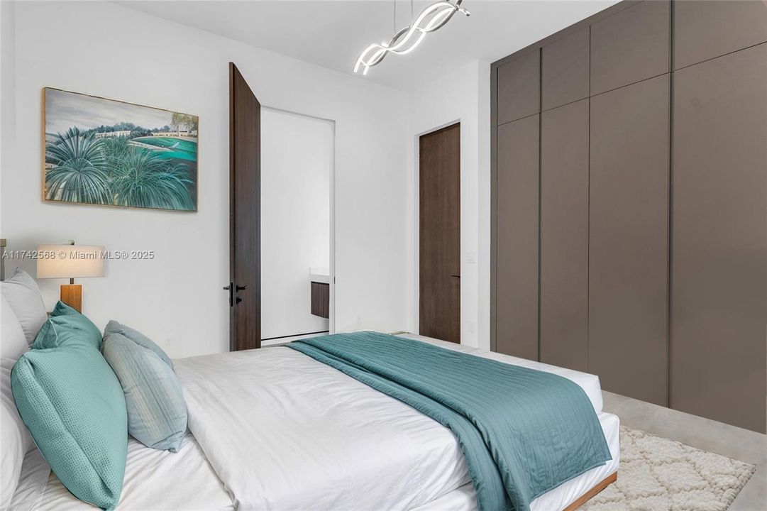 For Sale: $6,550,000 (5 beds, 5 baths, 5620 Square Feet)