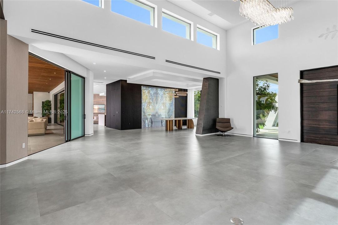 For Sale: $6,550,000 (5 beds, 5 baths, 5620 Square Feet)