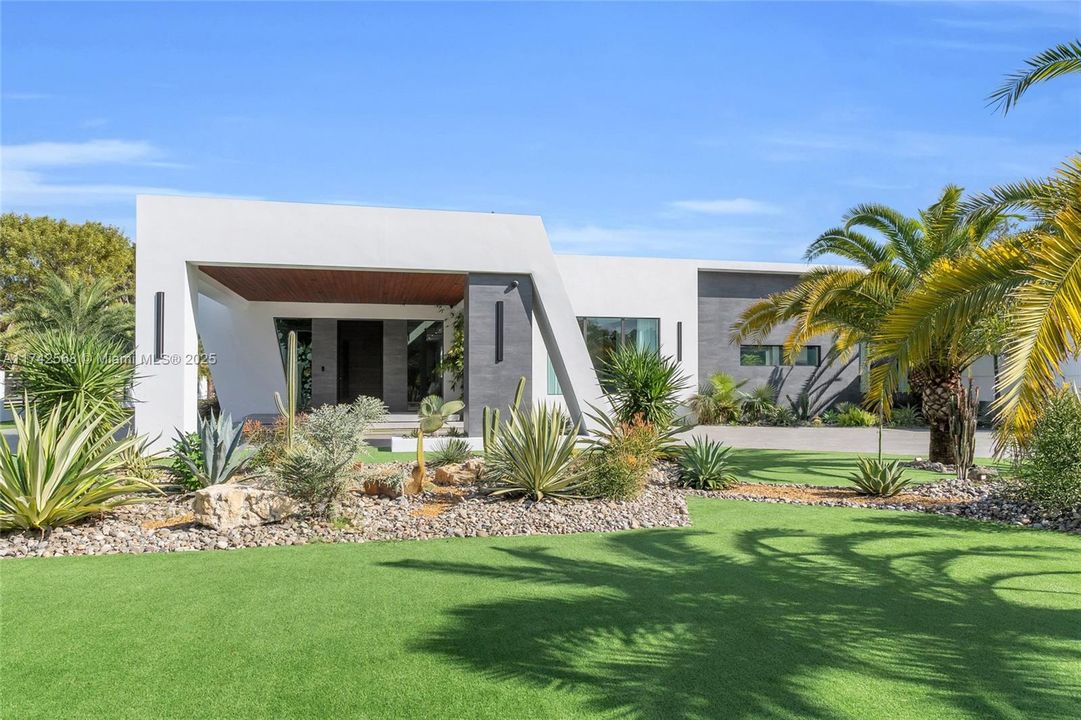 For Sale: $6,550,000 (5 beds, 5 baths, 5620 Square Feet)