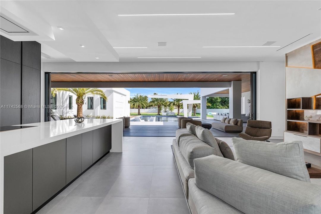 For Sale: $6,550,000 (5 beds, 5 baths, 5620 Square Feet)